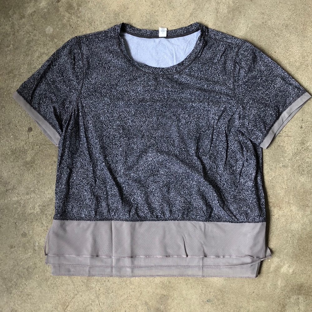 Lululemon size 4 pebble grey short sleeved shirt
